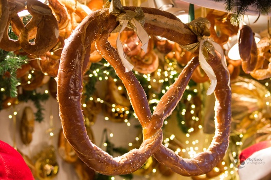 Pretzel-with-golden-bows-on-fir-twigs-and-pretzels-background